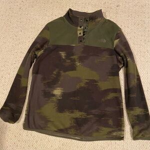 The North Face Green and Black Camo Button-Up Shirt NWT
